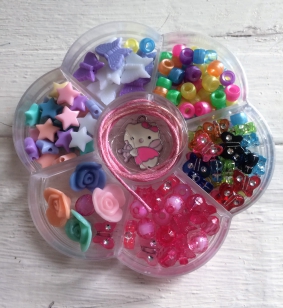 Bead Kit Acrylic This is a Lovely Bead Kit for Kids aged 4-10 years old. Ideal for Party Packs or Beginners. The Box is in the shape of a Flower and is Suitable for Girls and Boys. The Kit makes Bracelets and Necklaces. Makes a Lovely Gift.*Kits may vary