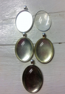 Cabbochon Glass Domes with Silver Colour Metal Plate Pendant Oval 40mm x 30mm R60-4 pieces *Glass Dome and Pendant