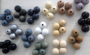 This is a Display of all the Natural/Creme Wood Beads, please ask for size/colours