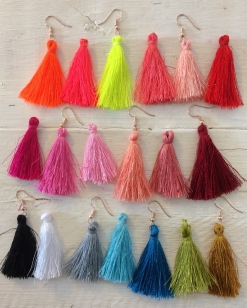 This is a Display of All our 4cm Tassels R45 10 Pieces (Choose your Colour)