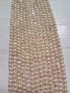 Fresh Water Pearl Round 5mm +/ 69 pieces